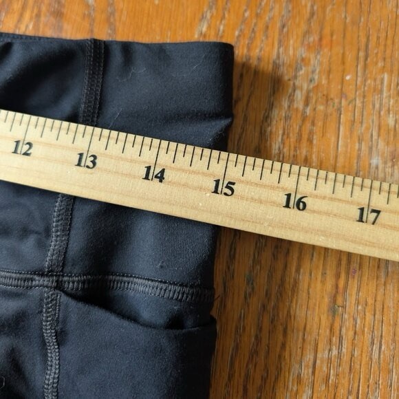 Under Armour Compression Capris FittedCropped Pants with Side pockets Back Logo - Picture 3 of 7